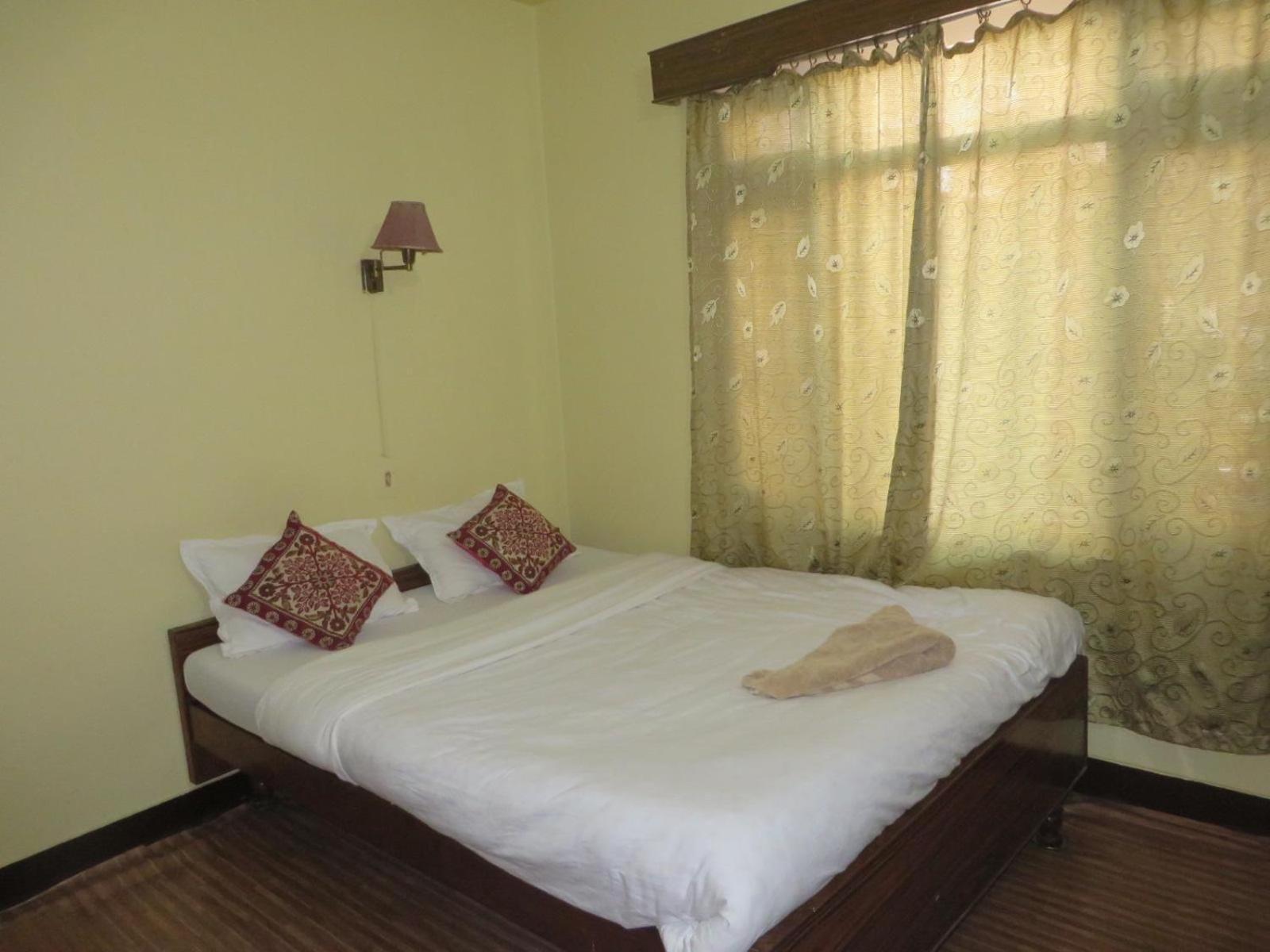New United Hotel Pokhara Exterior foto